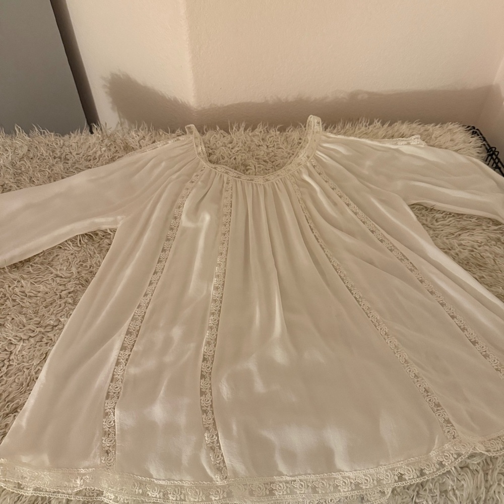 Beautiful white Sundance cold shoulder top